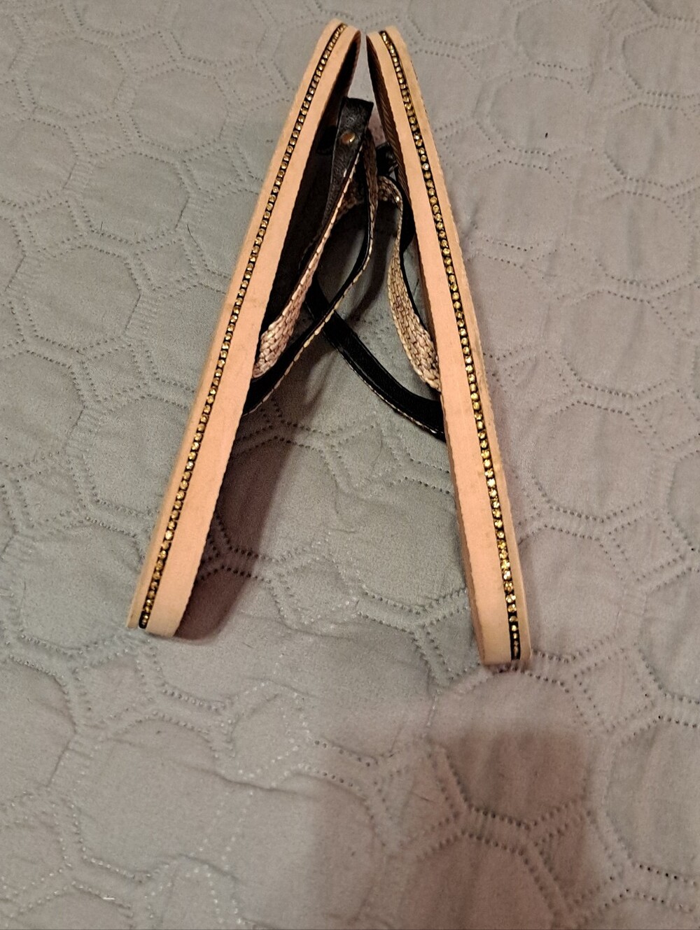 Kustom Women’s Tan Flip-Flop Sandals with Snake-Print Straps Size 9 - Picture 4 of 5